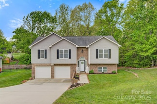 2835 24th Street Dr NE, Hickory, NC 28601