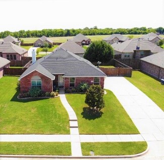 214 Troy Ln, Red Oak, TX 75154