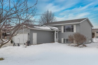 905 Donna Ct SW, Eyota, MN 55934