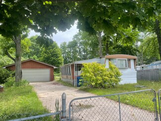 204 Standard St, Houghton Lake, MI 48629