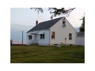 2156 Sisley Grove Rd NW, Palo, IA 52324