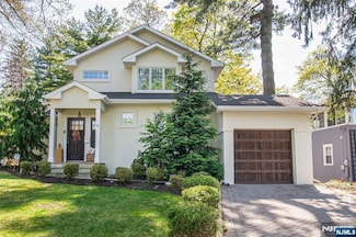 22 Overlook Rd, Caldwell, NJ 07006