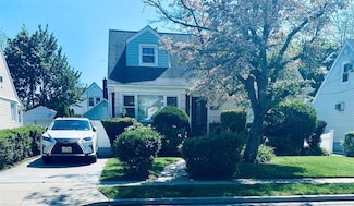 204 Beech St, Valley Stream, NY 11580