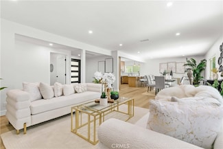 10534 Colebrook St, Sunland, CA 91040