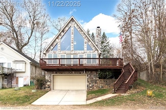 8160 Halfway Dr, Brighton, MI 48116