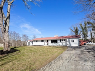 52 Baby Jane Ln, Hendersonville, NC 28792