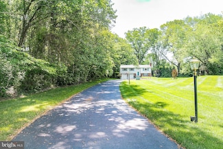 10411 Cavalcade St, Great Falls, VA 22066