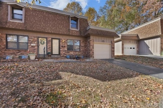 2411 Dordogne Dr Unit 52B, Maryland Heights, MO 63043