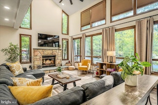 1119 Kensington Dr, East Stroudsburg, PA 18301