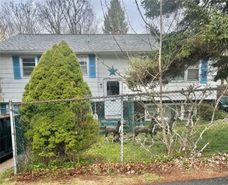 10 Smith Ave, Newport, RI 02840
