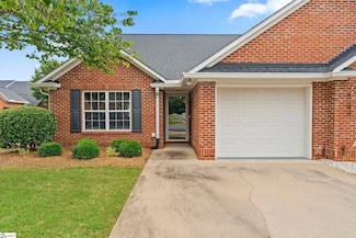 406 Hunting Creek Dr, Simpsonville, SC 29681