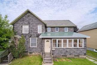 705 Kosciusko St, Manistee, MI 49660