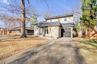 2200 W Crescent Ave, Park Ridge, IL 60068