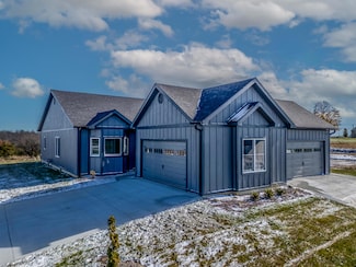 105 Evergreen Ln, Maysville, KY 41056