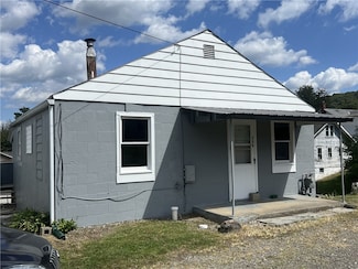 407 15th St, North Apollo, PA 15673