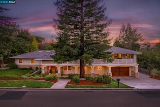 528 Tahos Rd, Orinda, CA 94563