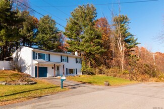 17 Lakeside Dr, Castleton On Hudson, NY 12033