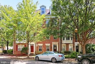 122 Martin Ln, Alexandria, VA 22304