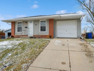 54 Cherry Hill Rd NW, Cedar Rapids, IA 52405