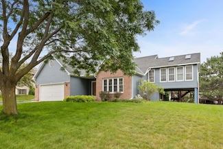 1036 Bluff Trail, Chaska, MN 55318