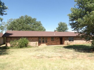16112 County Street 2630, Binger, OK 73009