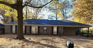 3323 Fox Chase Dr, Memphis, TN 38115