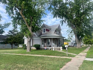 341 N Cherry St, Red Cloud, NE 68970