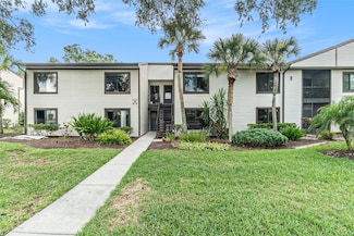 326 Moorings Cove Dr Unit 2B, Tarpon Springs, FL 34689