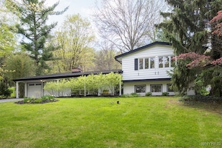 1084 Ridge Rd, Lewiston, NY 14092