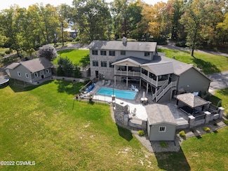 15 Ravenwood Dr, Danville, PA 17821