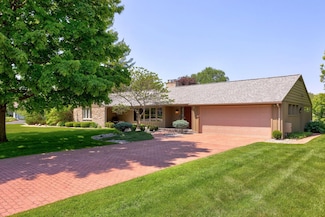 12 W Corral Dr, Saginaw, MI 48638