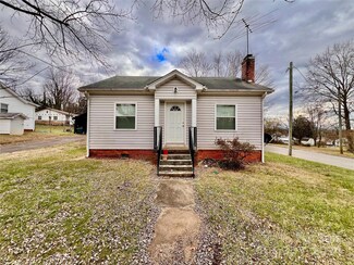 117 North St, Morganton, NC 28655