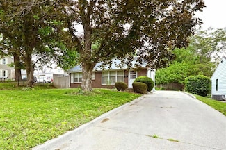2615 30th St, Des Moines, IA 50310