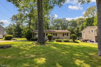 15 Stony Brook Rd, Stanhope, NJ 07874