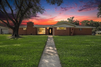 2439 11th St N, Texas City, TX 77590