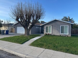 201 Poppy Ln, Clovis, CA 93612
