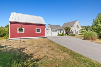 15 Harbor Ridge Rd, Freeport, ME 04032