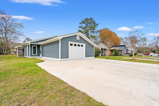 207 Fox Ln, Murrells Inlet, SC 29576