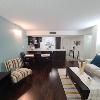 5220 Las Verdes Cir Unit 3220, Delray Beach, FL 33484