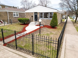 300 W 42nd Place, Chicago, IL 60609