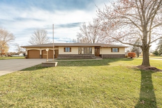 919 W Church St, Belle Plaine, MN 56011