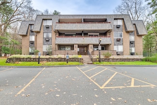 38 Rambling Brook Ln Unit A2, Glastonbury, CT 06033