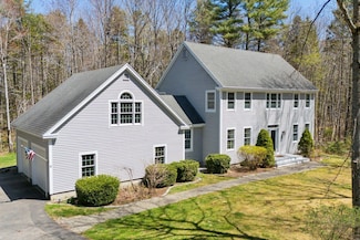 24 Cottagewood Ln, Kennebunk, ME 04043