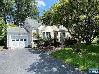 60 Greenway Rd, Glen Rock, NJ 07452
