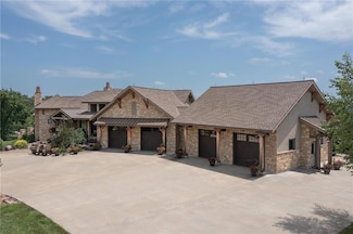 17096 Eisenhower Rd, Leavenworth, KS 66048