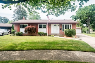 36067 Rolf St, Westland, MI 48186