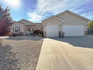 149 NE Lightning St, Mountain Home, ID 83647