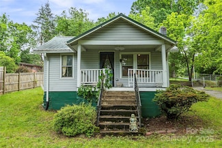 220 W College St, Black Mountain, NC 28711