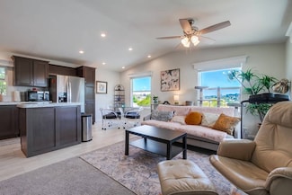 200 Olive Ave Unit 17, Vista, CA 92083