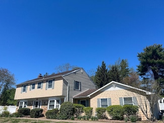 19 Millbrook Dr, Stony Brook, NY 11790